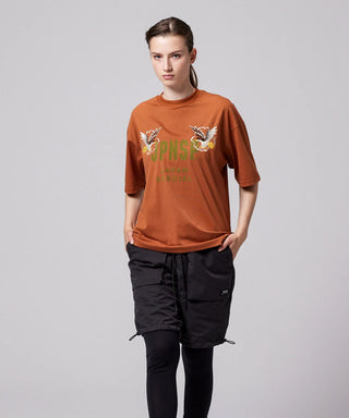 ブリックオレンジ(スカジャン鷹刺繍)／モデル身長 169cm／着用サイズ XS