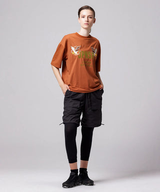 ブリックオレンジ(スカジャン鷹刺繍)／モデル身長 169cm／着用サイズ XS