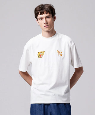 オフホワイト(ベトジャン虎福刺繍)／モデル身長 178cm／着用サイズ L