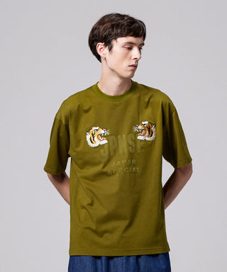 オリーブ(スカジャントラ刺繍)／モデル身長 178cm／着用サイズ L