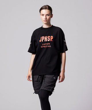 ブラック(スカジャン鷹刺繍)／モデル身長 169cm／着用サイズ XS