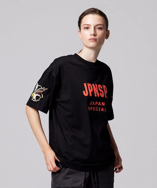 ブラック(スカジャン鷹刺繍)／モデル身長 169cm／着用サイズ XS