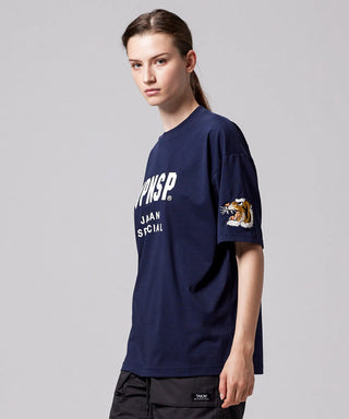 ダークネイビー(スカジャントラ刺繍)／モデル身長 169cm／着用サイズ XS