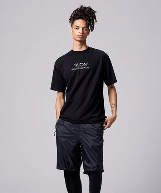 ブラック／モデル身長 181cm／着用サイズ L