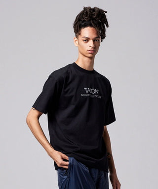 ブラック／モデル身長 181cm／着用サイズ L