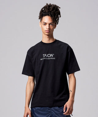 ブラック／モデル身長 181cm／着用サイズ L