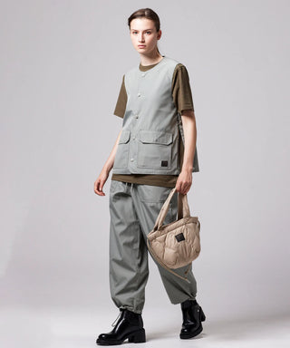 グレーベージュ