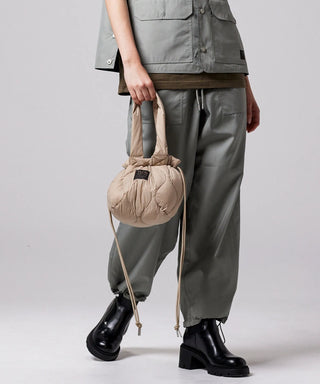 グレーベージュ