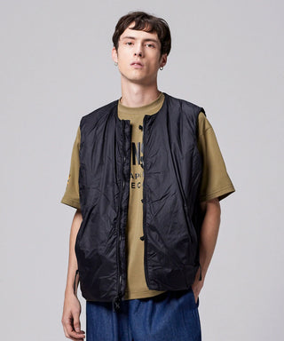 ブラック×ブラック（裏側）／モデル身長 178cm／着用サイズ L