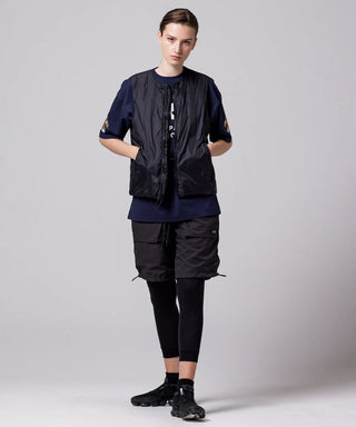 ブラック×ブラック（裏側）／モデル身長 169cm／着用サイズ XS