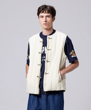 オフホワイト×セージ（表側）／モデル身長 178cm／着用サイズ L