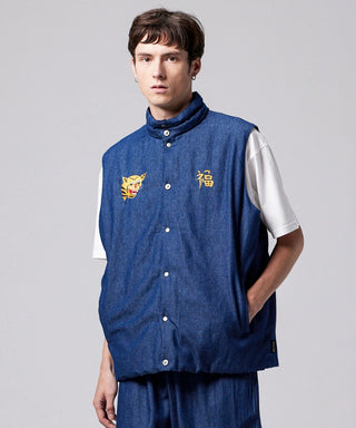 インディゴデニム×ブラック（表側）／モデル身長 178cm／着用サイズ L