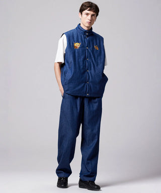 インディゴデニム×ブラック（表側）／モデル身長 178cm／着用サイズ L