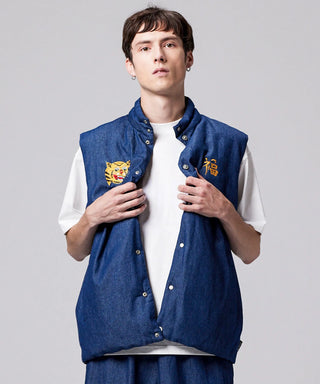 インディゴデニム×ブラック（表側）／モデル身長 178cm／着用サイズ L