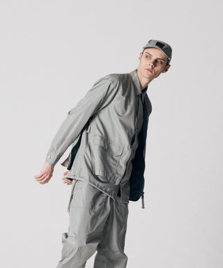 ダークセージグリーン（表側）／モデル身長 178cm／着用サイズ L　＊TAION-109SHNDML-1と重ねて着用