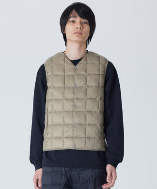 カーキ／モデル身長 178cm／着用サイズ L