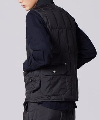ブラック／モデル身長 180cm／着用サイズ L