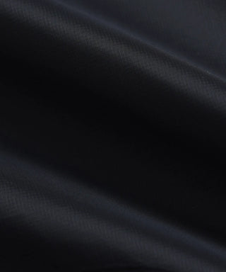 表側：マイクロリップストップ生地を使用