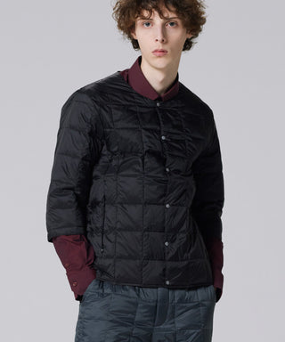 ブラック／モデル身長 183cm／着用サイズ L