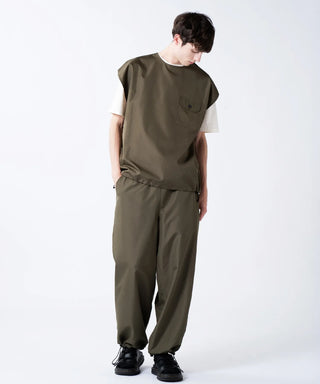 ダークオリーブ／モデル身長 178cm／着用サイズ L