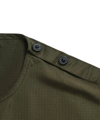 ＊左首横：ボタン開閉スリット