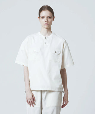 オフホワイト／モデル身長 170cm／着用サイズ XS