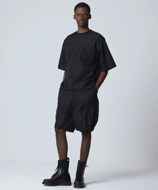 ブラック／モデル身長 182cm／着用サイズ L