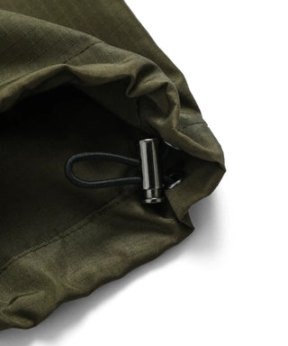 アジャスター：裾幅を調整