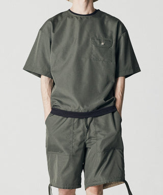 オリーブ／モデル身長 178cm／着用サイズ L