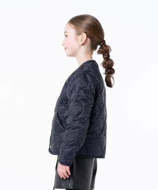 ダークネイビー／モデル身長 135cm／着用サイズ 140