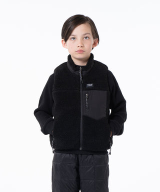 ブラック×ブラック／モデル身長 132cm／着用サイズ 140