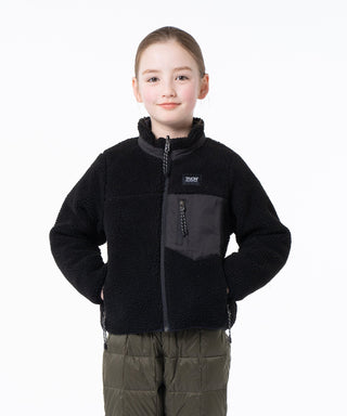 ブラック×ブラック／モデル身長 135cm／着用サイズ 140