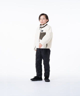 オリーブ×アイボリー／モデル身長 132cm／着用サイズ 140