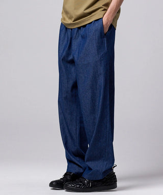 インディゴデニム／モデル身長 178cm／着用サイズ L