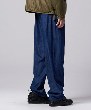 インディゴデニム／モデル身長 178cm／着用サイズ L