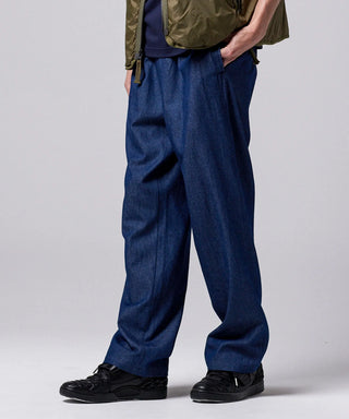 インディゴデニム／モデル身長 178cm／着用サイズ L