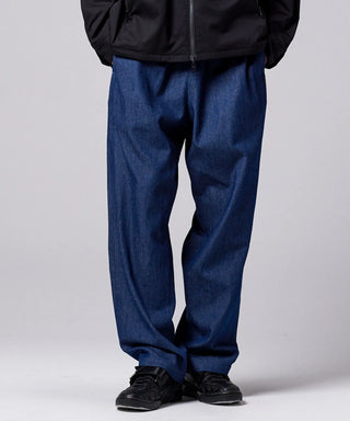 インディゴデニム／モデル身長 178cm／着用サイズ L