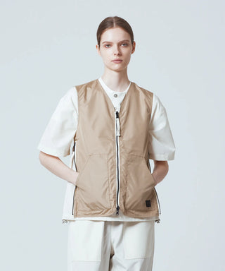 オフホワイト（裏側）／モデル身長 170cm／着用サイズ S