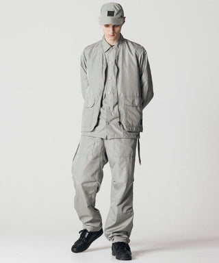 ダークセージグリーン（表側）／モデル身長 178cm／着用サイズ L　＊TAION-109SHNDML-1と重ねて着用