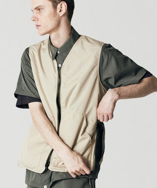 オリーブ（裏側）／モデル身長 178cm／着用サイズ L