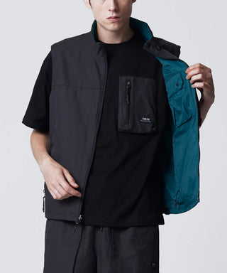 ダークブルーグリーン×ブラック（裏側）／モデル身長 178cm／着用サイズ L