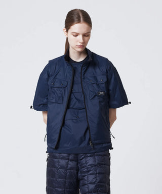 ダークネイビー×ブラック（表側）／モデル身長 170cm／着用サイズ XS