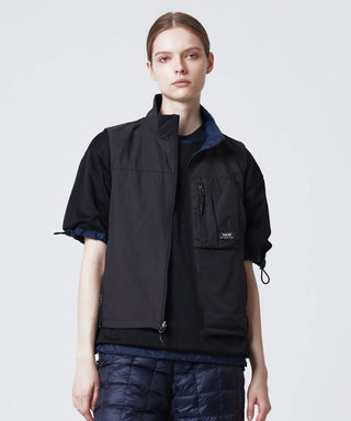 ダークネイビー×ブラック（裏側）／モデル身長 170cm／着用サイズ XS