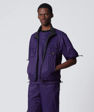 ダークパープル×ブラック（表側）／モデル身長 182cm／着用サイズ L