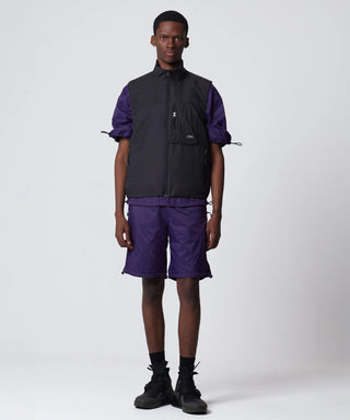 ダークパープル×ブラック（裏側）／モデル身長 182cm／着用サイズ L