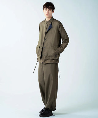 ダークオリーブ（表側）／モデル身長 178cm／着用サイズ L