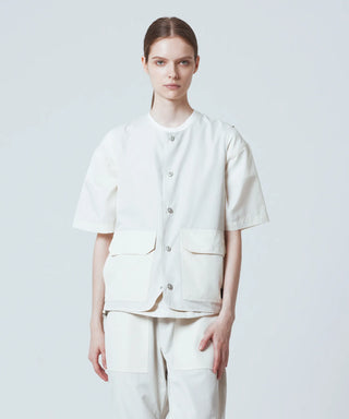 オフホワイト（表側）／モデル身長 170cm／着用サイズ XS