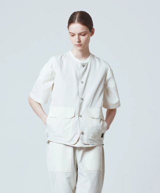 オフホワイト（表側）／モデル身長 170cm／着用サイズ XS