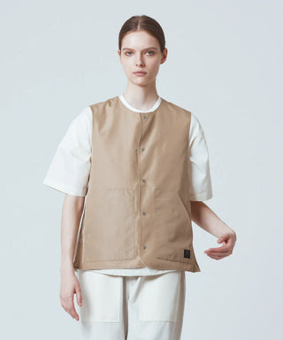 オフホワイト（裏側）／モデル身長 170cm／着用サイズ XS