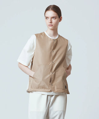 オフホワイト（裏側）／モデル身長 170cm／着用サイズ XS